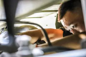 武警辽宁总队沈阳支队对车辆进行检修保养做好运输保障图片