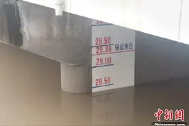 开闸逾76小时 安徽王家坝闸闭闸水位降1.47米图片
