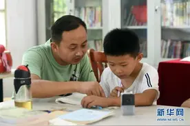 安置点里的“爱心教室”图片