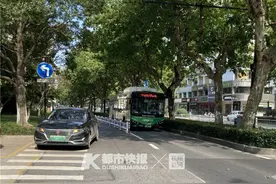 赶着去上培训班，杭州14岁男孩下车开门撞倒一辆带着小女孩的电动车……图片
