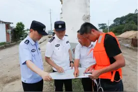 庐江石大圩险情！警方紧急救援图片