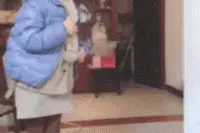 92岁妈妈包饺子，让72岁女儿休息，真相让人泪奔图片