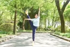 跳健美操进了大学校园：从小接触健美操，每天下完第八节课训练3个小时图片
