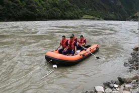 四川森林消防全力备战防汛抗洪：皮划艇、救生绳索都用上了图片