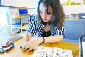 厦门“95后”插画师绘出地铁众生相图片