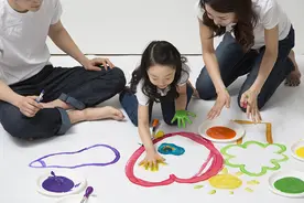 如何挖掘和培养孩子的绘画兴趣，我们找美术老师聊了聊图片