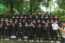 趣味毕业方式！这位老师给学生的毕业典礼“十步曲”，回忆满满图片