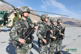 能行吗？6名女兵首次参加高原空中巡逻图片