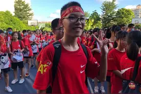 中考首日，旗袍、向日葵……仪式感满满图片