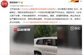 平安归来！6岁女儿偶遇消防员爸爸敬礼表爱意：你们都是大英雄图片