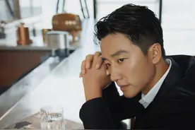 黄轩侧颜太帅气，神作西装沉稳绅士图片