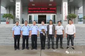 猎隼“迫降”我市 警民携手救助图片