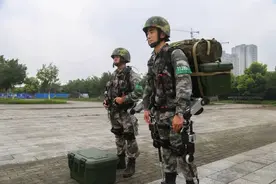 无人机、外骨骼……军事智能化补给新模式亮相演训场图片
