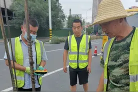 有这么一群人——"他们不怕脏、苦、累，只为地下雨污水管道畅通"图片