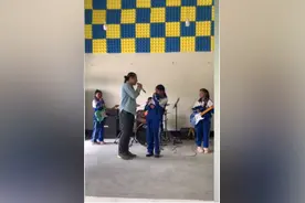 痛仰乐队与贵州“海嘎”乐队合唱《西湖》“海嘎”乐队：圆梦图片