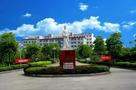 学校风采丨湘潭凤凰中学：凤凰高飞，笑傲苍穹图片