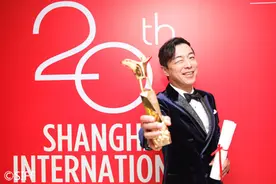 观《一出好戏》愿《风平浪静》黄渤接受本报独家专访：上影节开启是对所有人的鼓舞图片