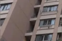 谁该为孩子负责？3岁男童坠楼身亡后，家属称物业、房东负有责任图片