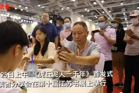 半小时现场塑人像，虎丘泥人的魅力吸引观众围观图片