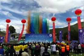 青春与江河相伴 漂流与创城同行——玉树市、杂多县首届中学生四人艇漂流友谊赛拉开帷幕图片
