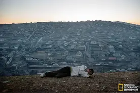 乌兰巴托的白天，比夜还黑图片