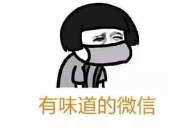 为了掏“金”，男子左手被卡厕所便池，趴在卫生间动弹不得图片