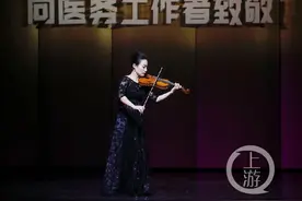 礼赞抗疫楷模致敬医护工作者，《我的深情为你守候》主题音乐会奏响山城图片