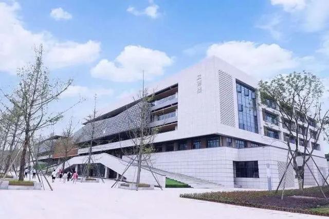 吉利学院成都校区落成，专升本招生报名进行中