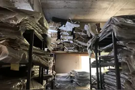 湖南小伙收集了400多吨旧报纸，网店一天卖出200多份，还成了国礼赠送给越南图片