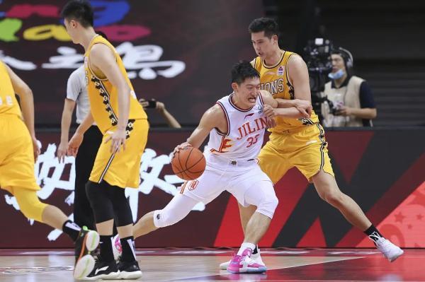 「CBA」CCTV5+27日周一19:55直播常规赛 青岛取胜欲望强烈 吉林配合可圈可点