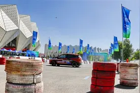 第七届环青海湖（国际）电动汽车挑战赛场地竞速赛扣人心弦图片