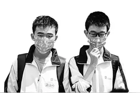 考生口罩印有“必胜”家长衣服写着“满分”图片