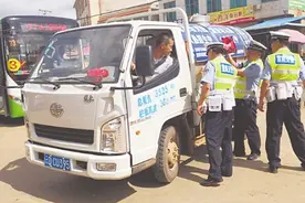 宣威交警整治“大喇叭”卖水车按下“静音键”图片