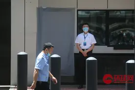 中方接管美驻成都总领事馆：执勤武警已换便装，相关标识已被遮盖图片