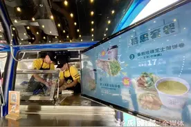 全市首辆“流动餐车”亮相图片