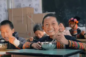 十几万个请吃饭的哥哥姐姐，意外地在评论区收获了幸福图片