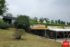 秦淮河堤违建餐厅昨夜进行拆除，当地纪委监委介入图片