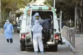 印度救护车司机向新冠患者索要高额路费，母子付不起被赶下车图片