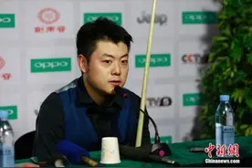 单杆141分绝杀！梁文博挺进斯诺克世锦赛正赛图片