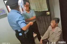 老太常被神秘的敲门声惊醒，民警调查竟是对面恶意报复图片