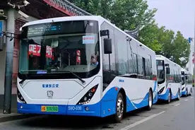自带“神器”，上海人脸测温公交车上线视频封面