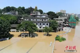 长江第3号洪水过境重庆 千年古镇磁器口低洼段已被洪水淹没图片