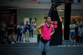 对话｜一条腿撑起的篮球人生，他是“独腿曼巴”骆祥健图片