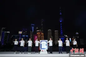 北京冬奥会特许商品国旗款运动服装正式发布图片