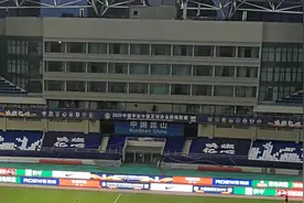 “过足瘾”现场直击：昆山体育中心惊现“看球包厢”，球迷助威声清晰可闻！这合规吗？图片