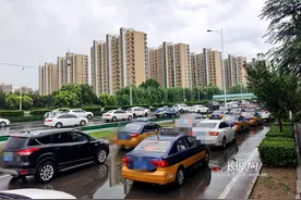 石家庄市区短时降雨未致严重积水 早高峰部分路段拥堵图片