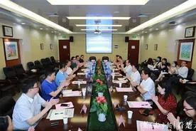 携手助推湖北文旅复苏重振，湖北省海外旅游集团与楚天都市报签署战略合作协议图片
