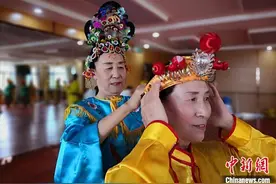 甘肃嘉峪关民间艺术融和“翻新”由走街串巷到舞台绽放图片