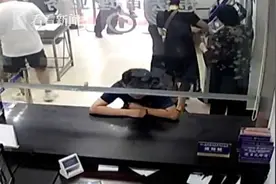 "都是朋友，纯属帮忙"！男子“讲义气”替同事代扣分 结果悲剧了图片