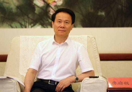 岂曰无衣，与子同袍